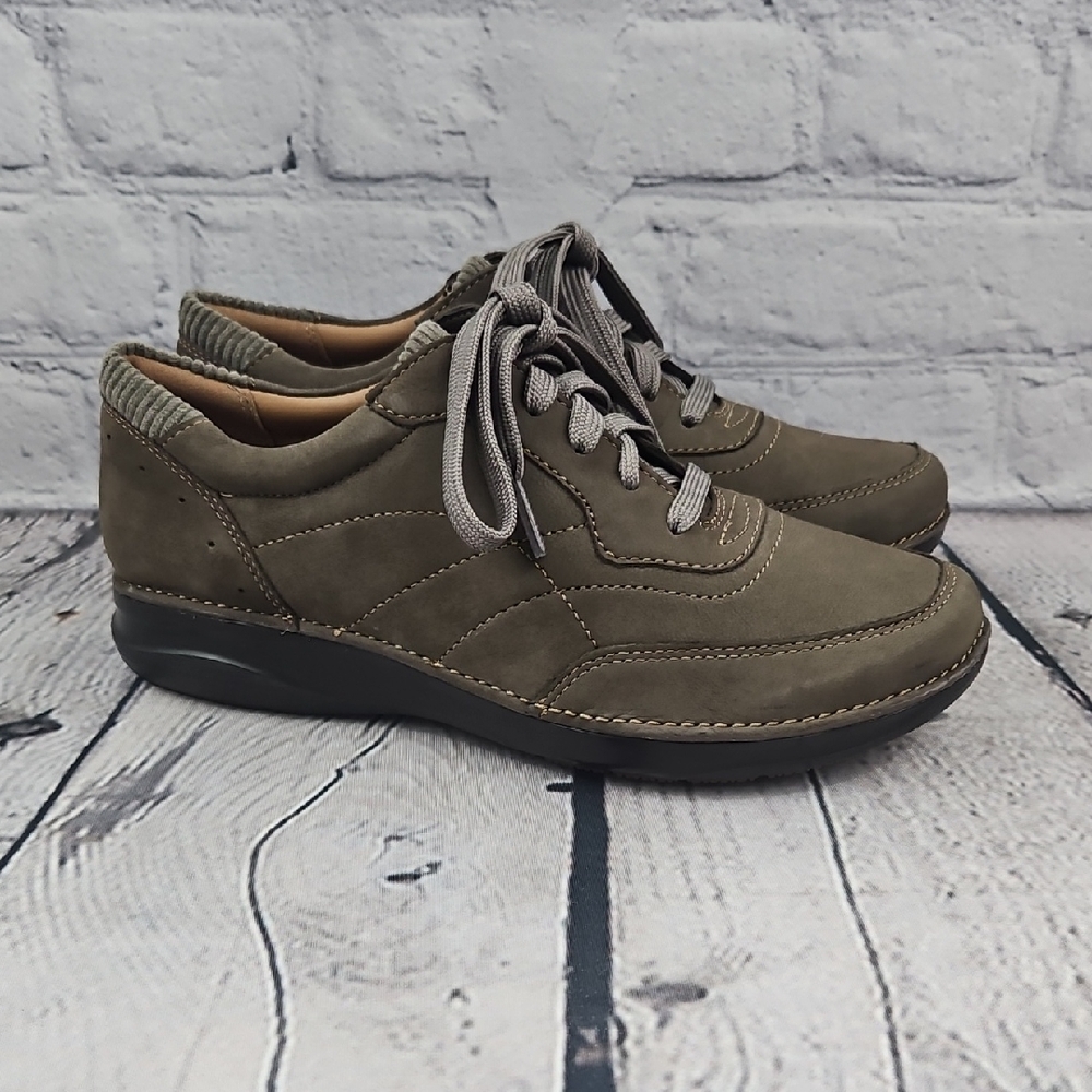 Clarks Unstructured NWOT Appley Tie Women's Taupe Nubuck Sneakers Size 6.5 M